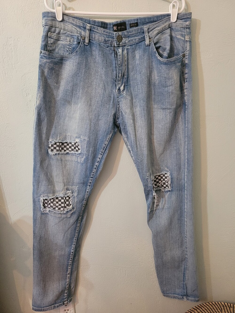 Waimea Light Blue Distressed Men’s Jeans with Checker Patch Size 36!
